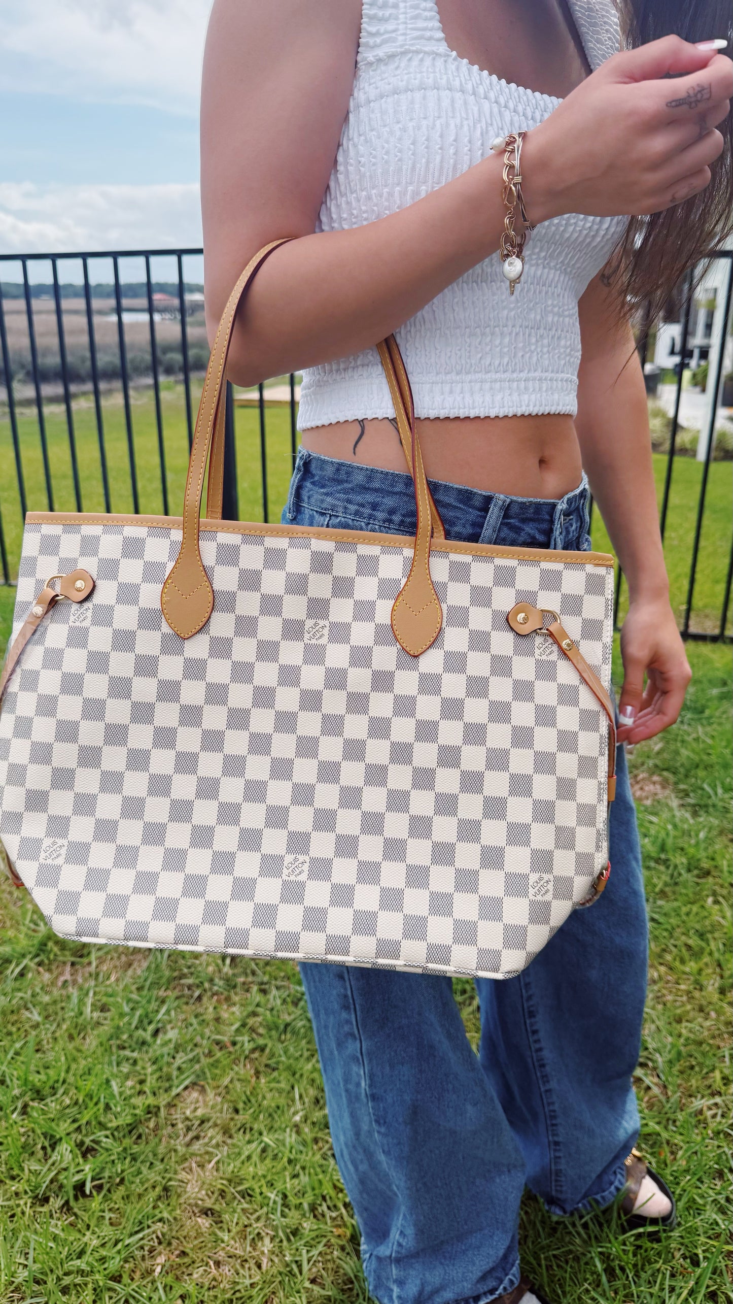 PreOrder - Valerie Tote White